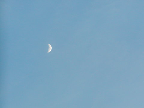 ◆ちょっと小太りな三日月（月齢６.４）◆